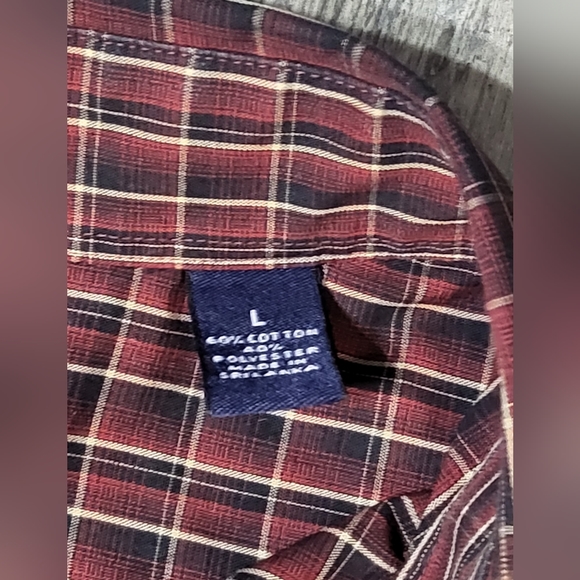 Roundtree & York Button Up - Picture 2 of 6